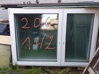 Okno  p c v    z  zdemontarzu  okno podawcze  aluminiowe