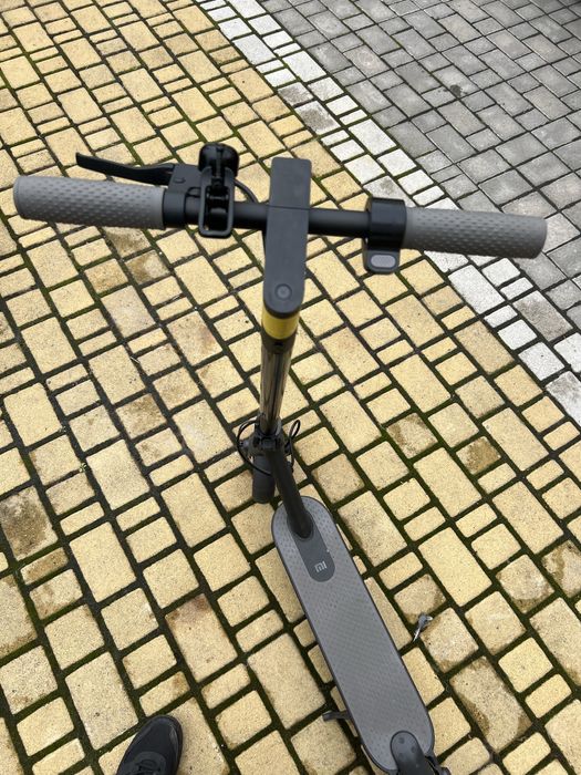 Продам два самокати xiaomi