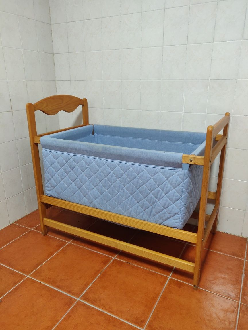 Berço de bebe estrutura de madeira