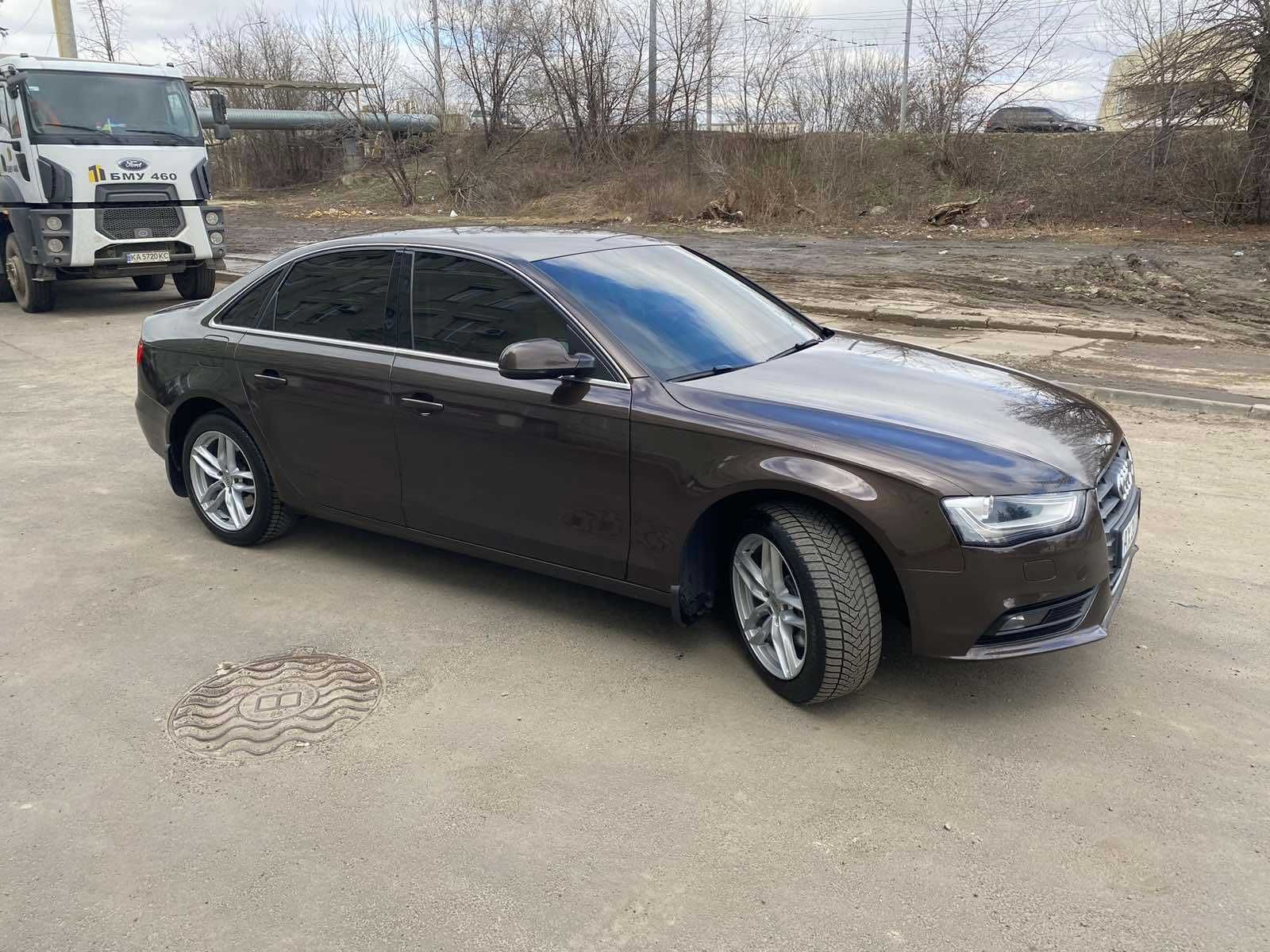 Продам AUDI А4 В8 2012 года