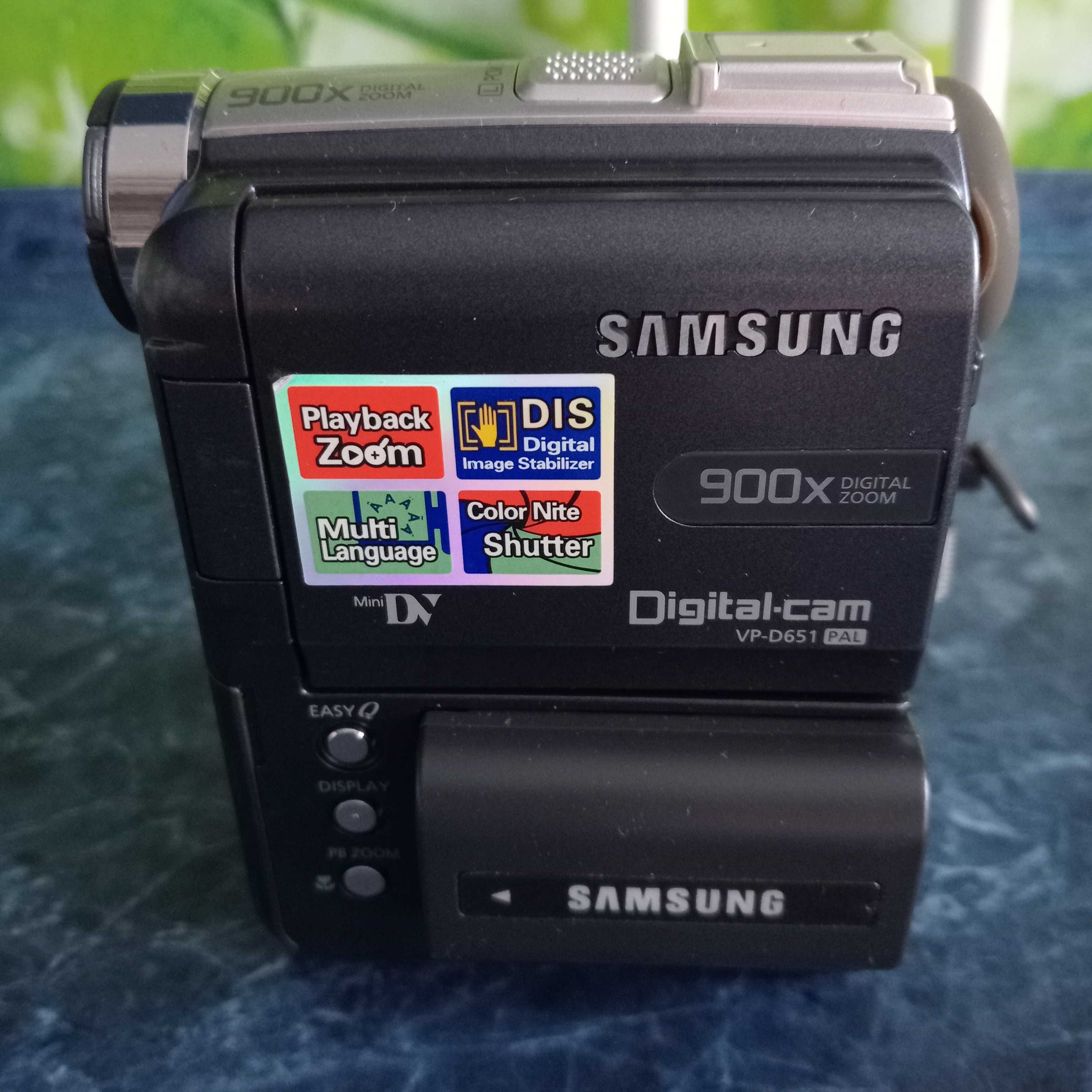 Видеокамера Samsung VP-D651