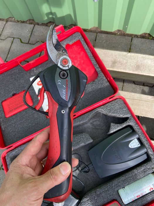 Tesoura de poda elétrica