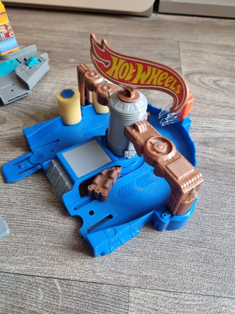 Hot wheels tor, stacją benzynowa, dużo części