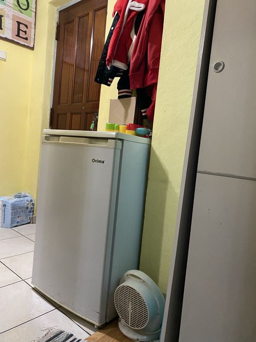 Frigorifico espaçoso como novo(Frigobar)