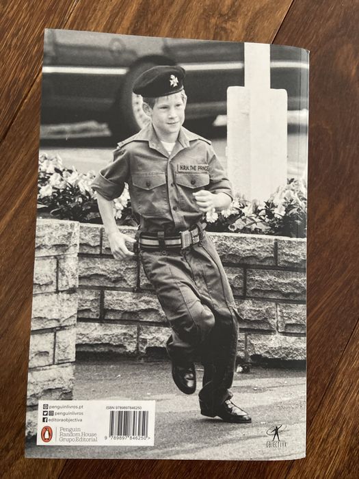 Livro Principe Harry “Na Sombra” BESTSELLER