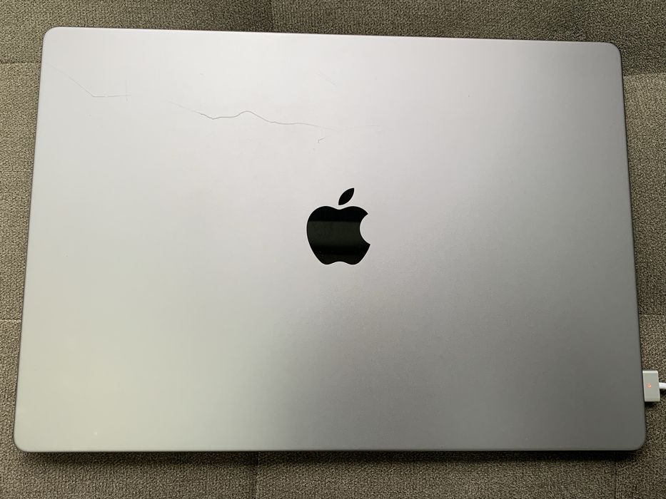 Macbook m1 pro 16 дюймів макбук про