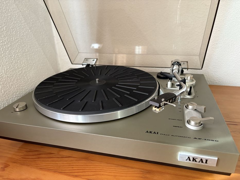 Gira discos Akai AP-103C