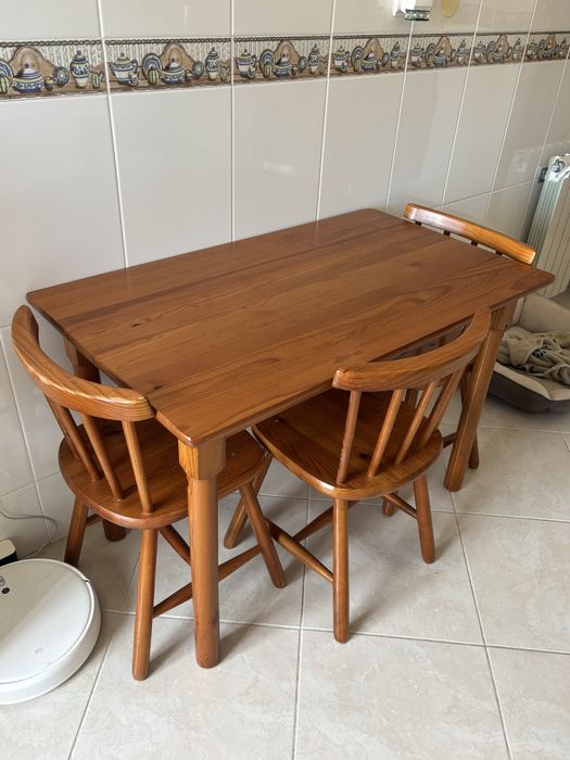 Mesa e 4 cadeiras