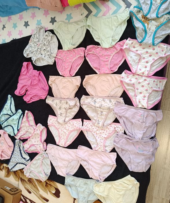 Шапки, носки, обувь, трусики от 0-3 лет.