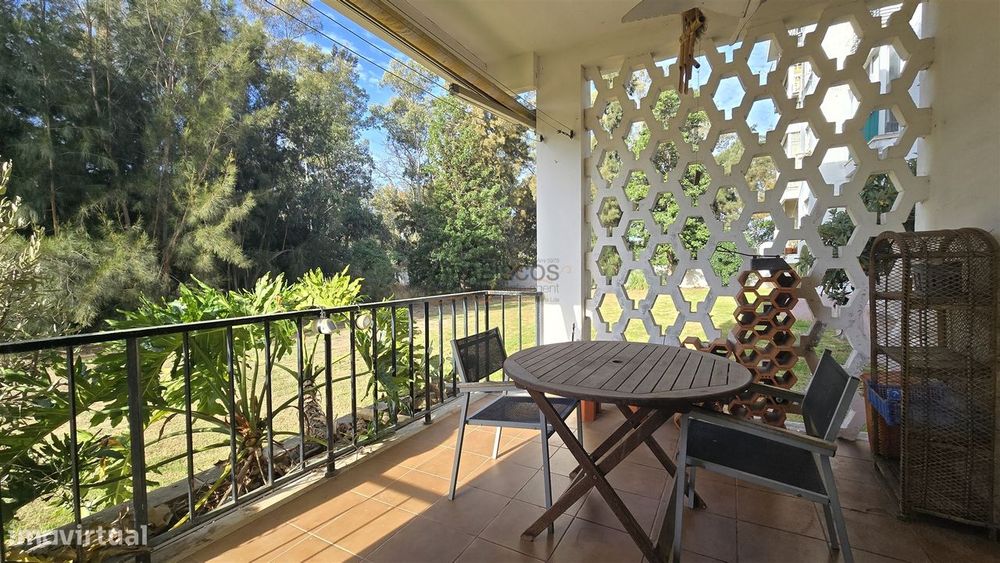Apartamento T2 - mobilado e equipado - Condominio com jardins e estaci