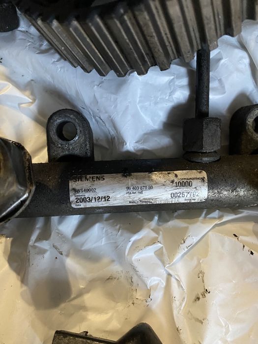 Рампа топливная пежо simens 2.0 hdi rhy с датчиком давления топлива.