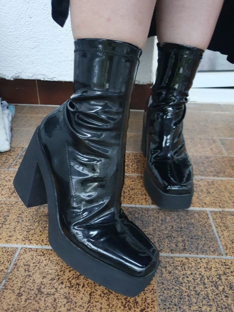 Gotyckie buty na platformie i obcasie shiny holo pvc latex effect