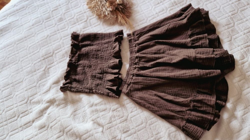 Komplet muślinowy czekoladowy top spodniczko-spodenki Varlesca chicaca