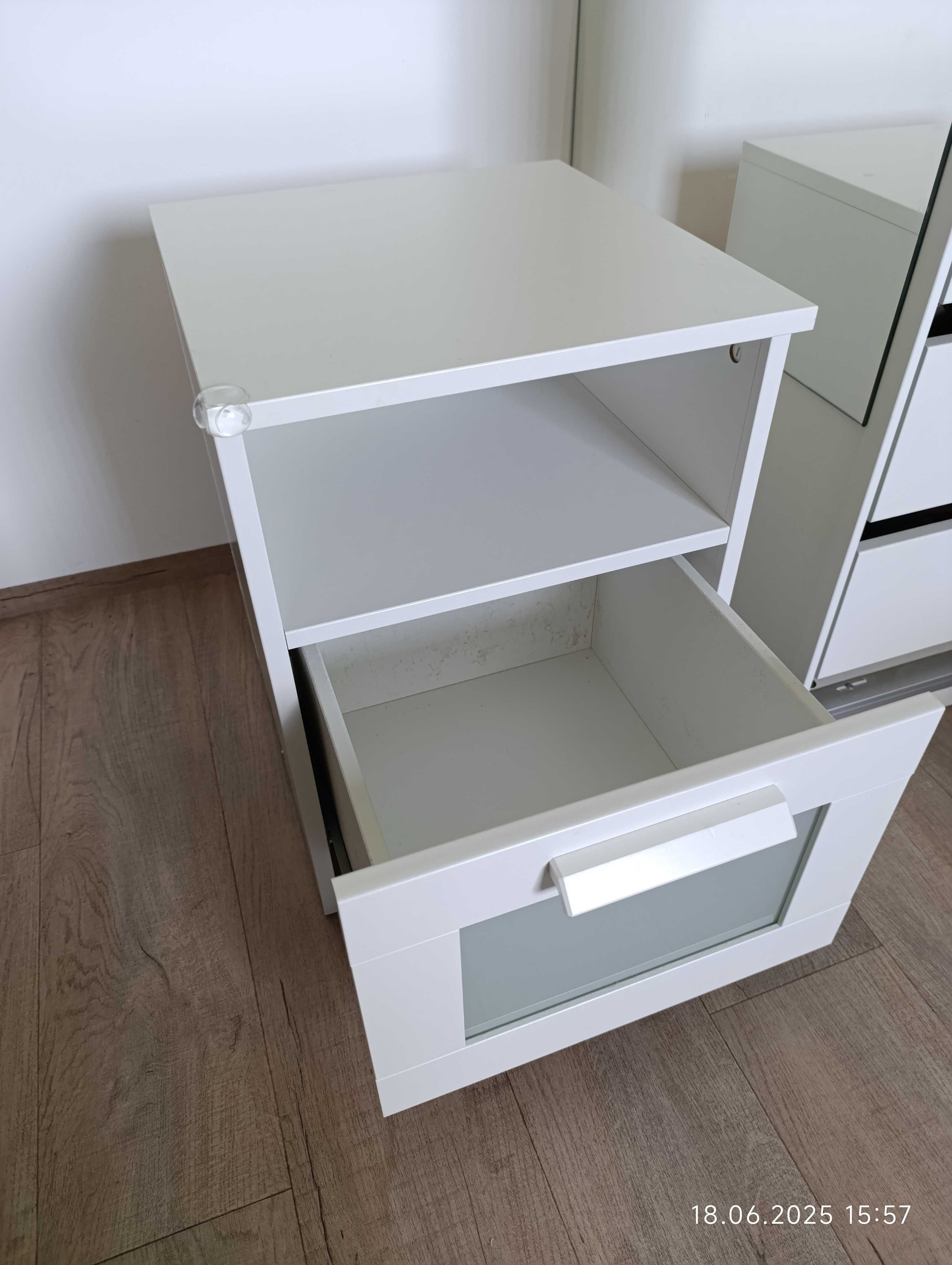 Stoliki nocne, brimnes IKEA  - 2 sztuki - stan jak nowe.