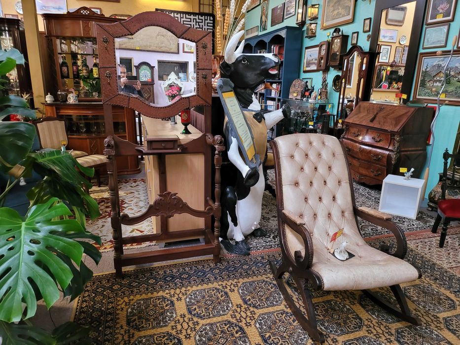 Chapeleiro antigo em madeira trabalhada com gaveta - óptimo e