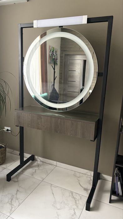 Дзеркало з шуфладою для візажиста або перукаря