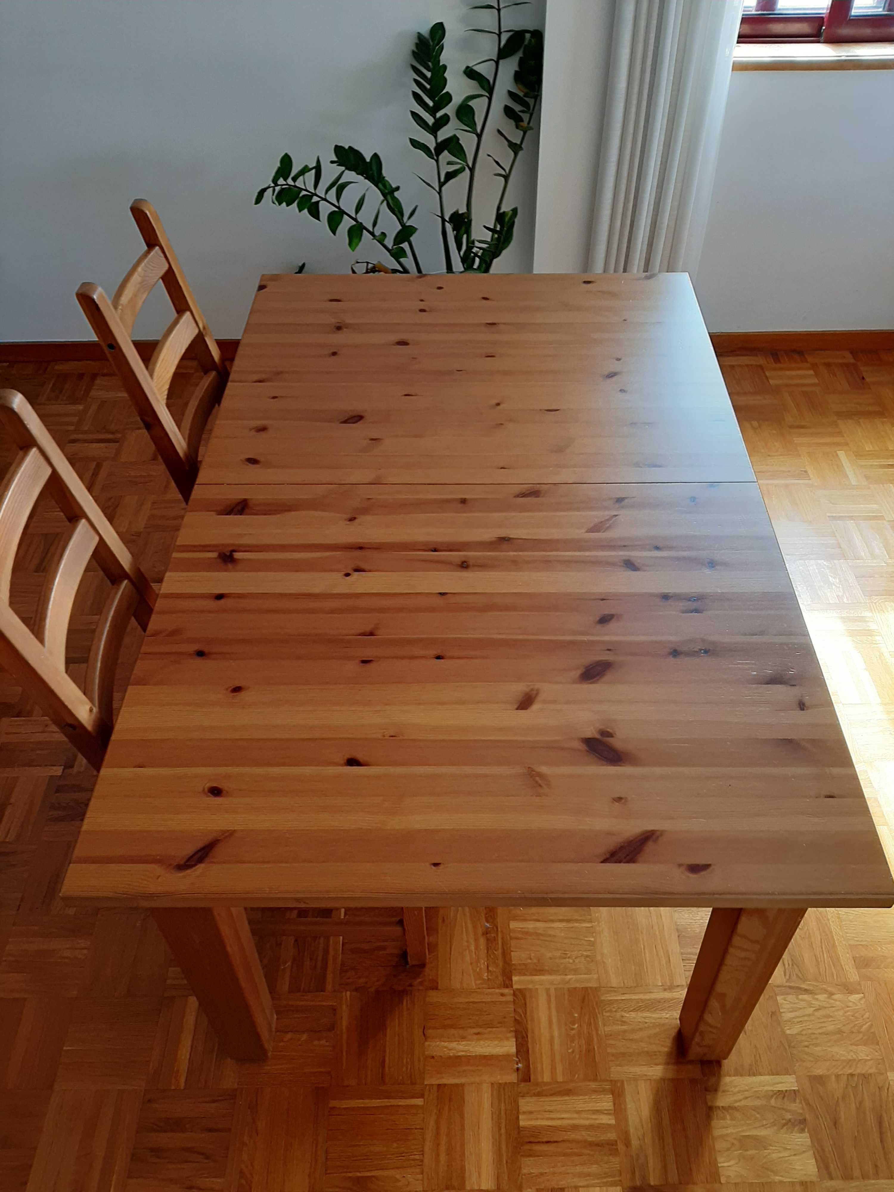 Mesa jantar e aparador e 6 cadeiras