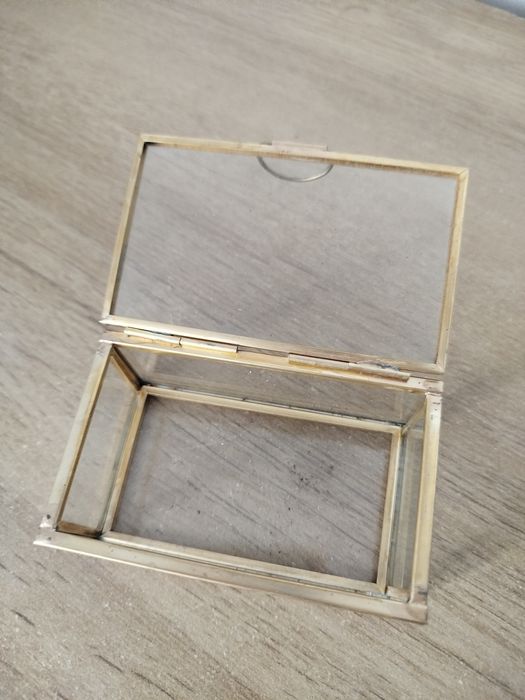 Szklane pudełko szkatułka na obrączki biżuterię