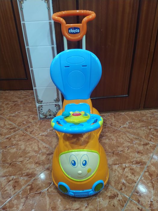 Triciclo carrinho brinquedo da Chicco para bebé casa quarto carro