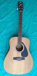 Guitarra Yamaha F-310.