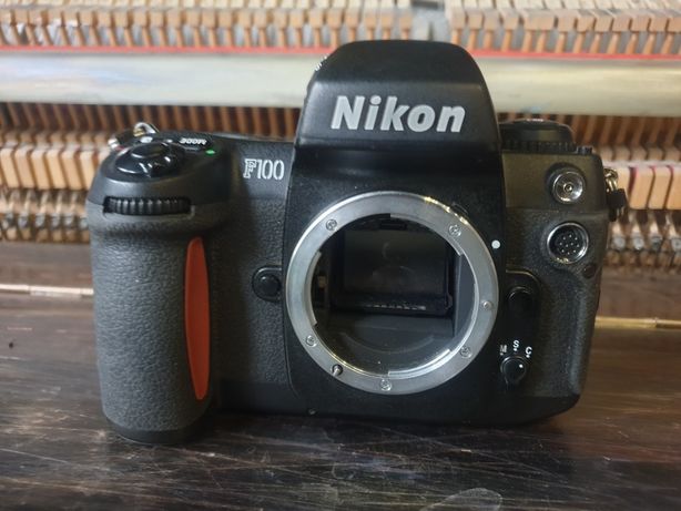 Чорна п'ятниця! Nikon F100 дуже гарний!