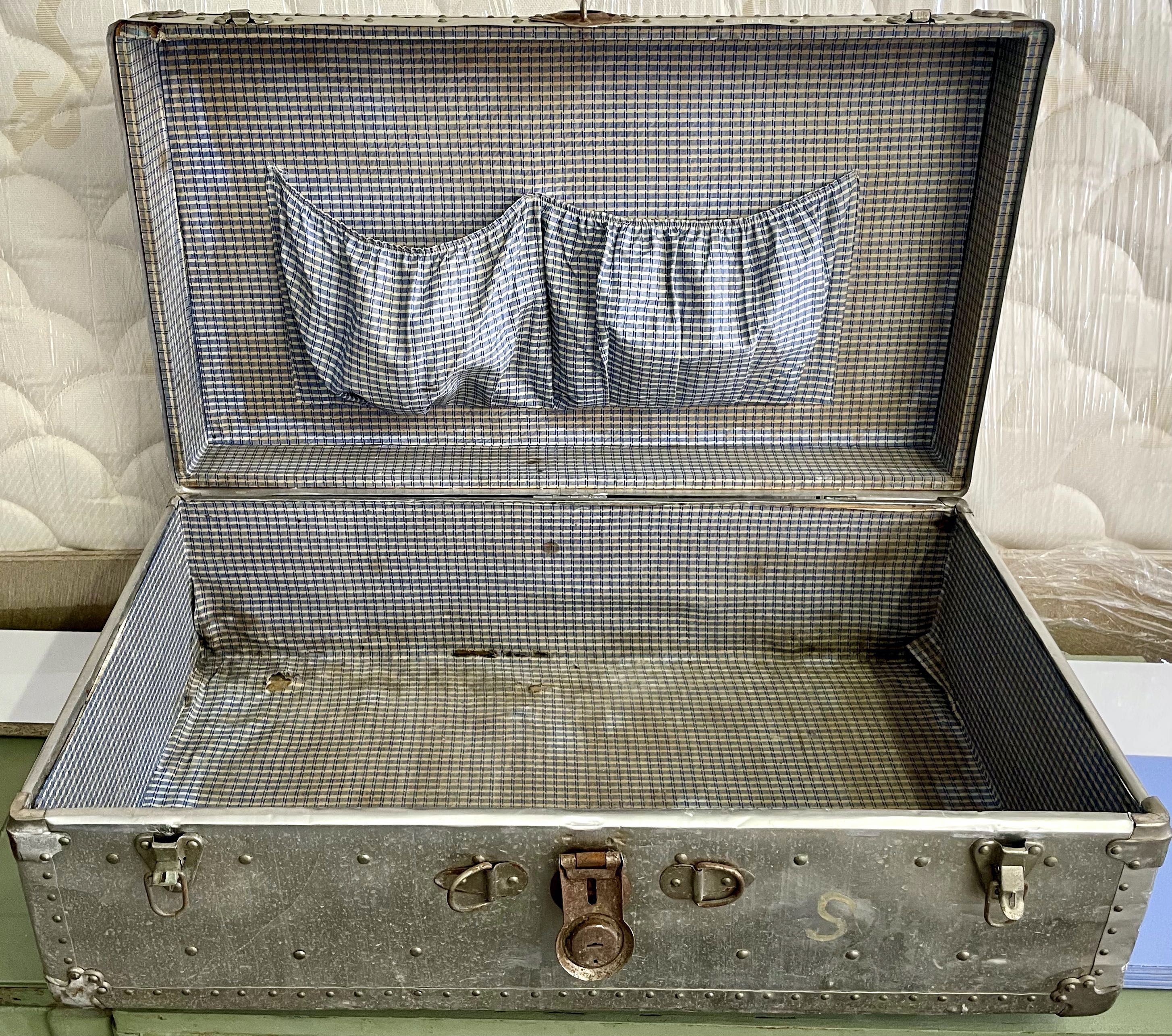 Mala de viagem tipo baú vintage