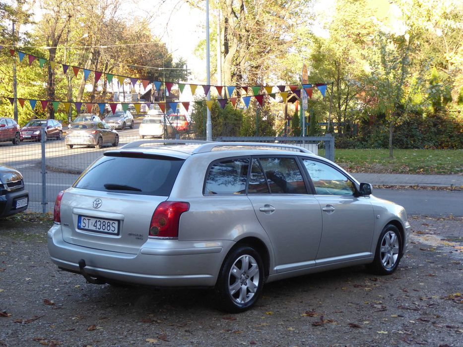 Toyota Avensis 2.0 Benzyna, Bogate Wyposażenie, Zadbany, HAK