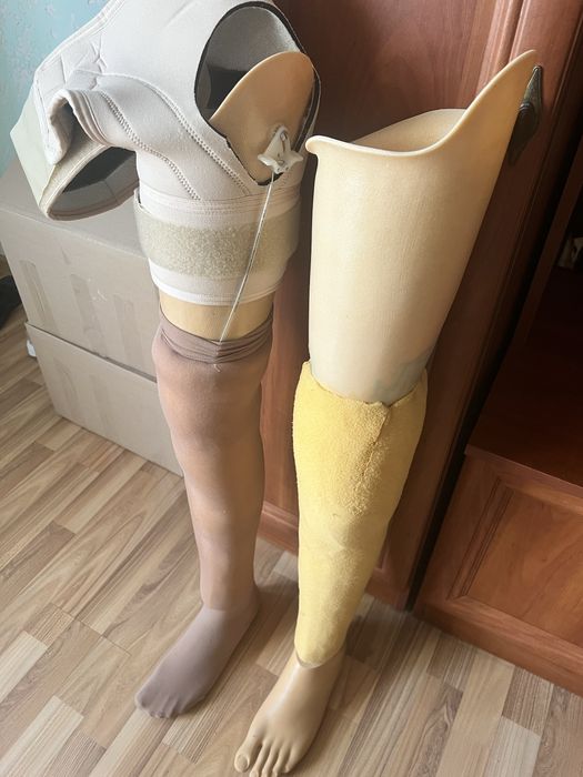 Протез лівої ноги