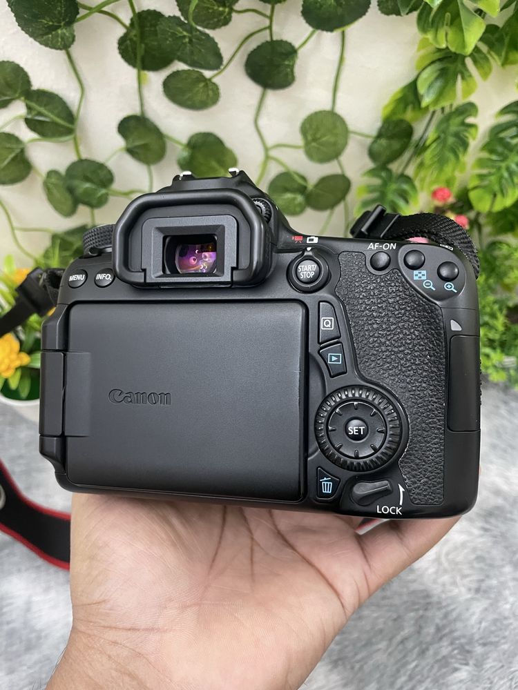 Canon Eos 70D WiFi/ecrã tactile com lente 18-55mm
