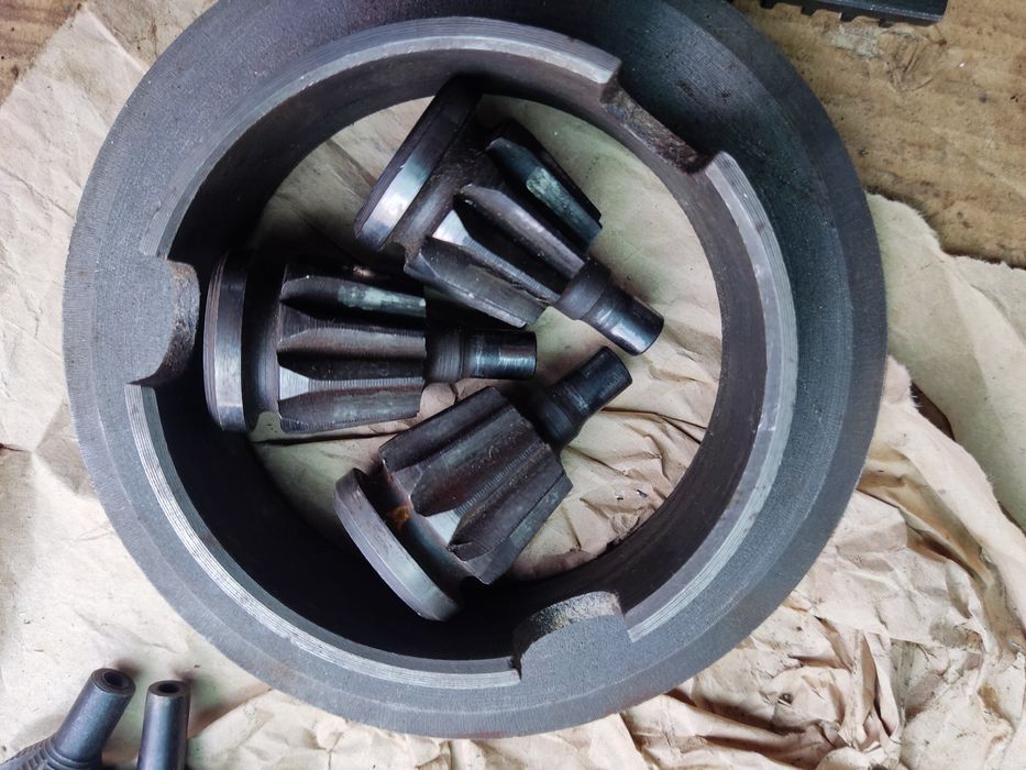 патрон с кулачками д 200