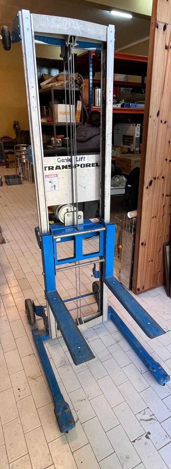 Empilhador manual ergonómico, eleva até 3.50m