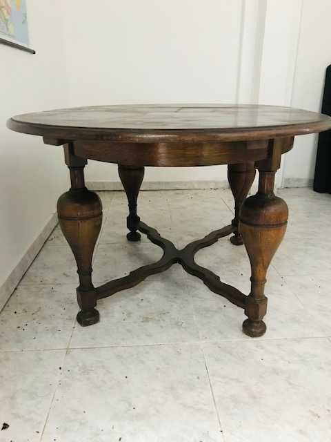 Mesa de Pião, antiga e bem estimada