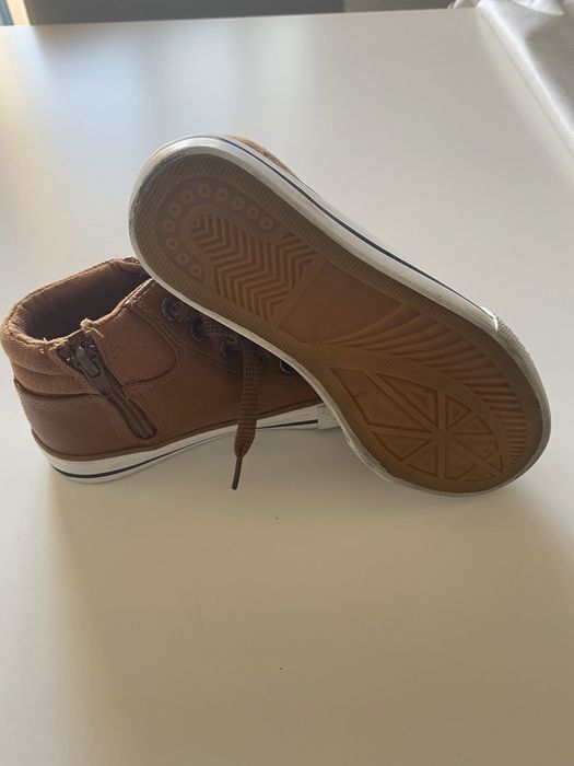 Botas tamanho 32, em bom estado.