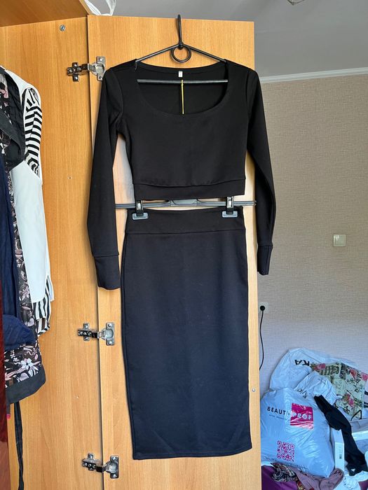 Костюм юбка карандаш + укорочённый топ, кроп топ, платье