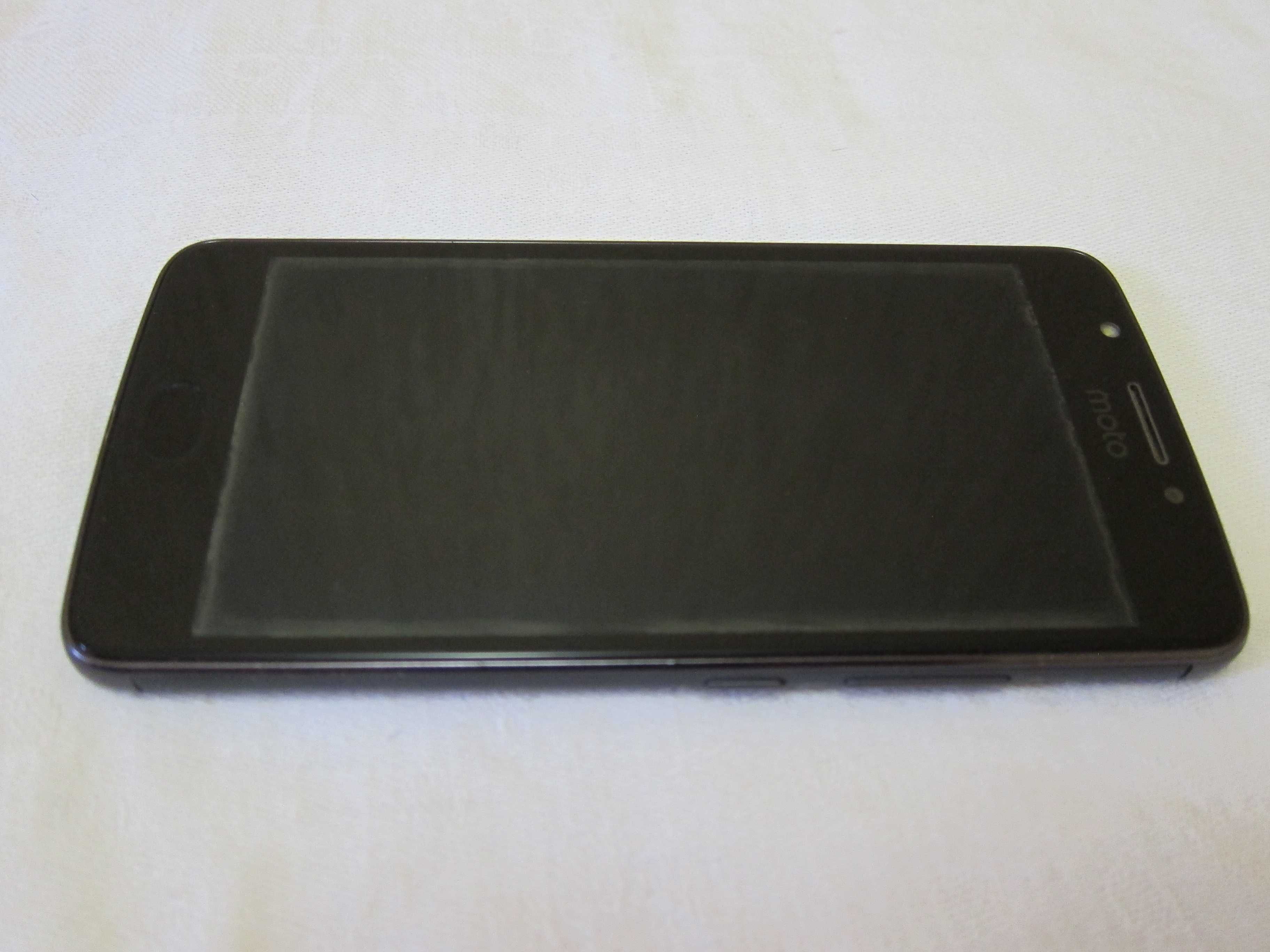 Смартфон, телефон Motorola XT1762 Moto E4 UA 2/16Gb з чохлом.