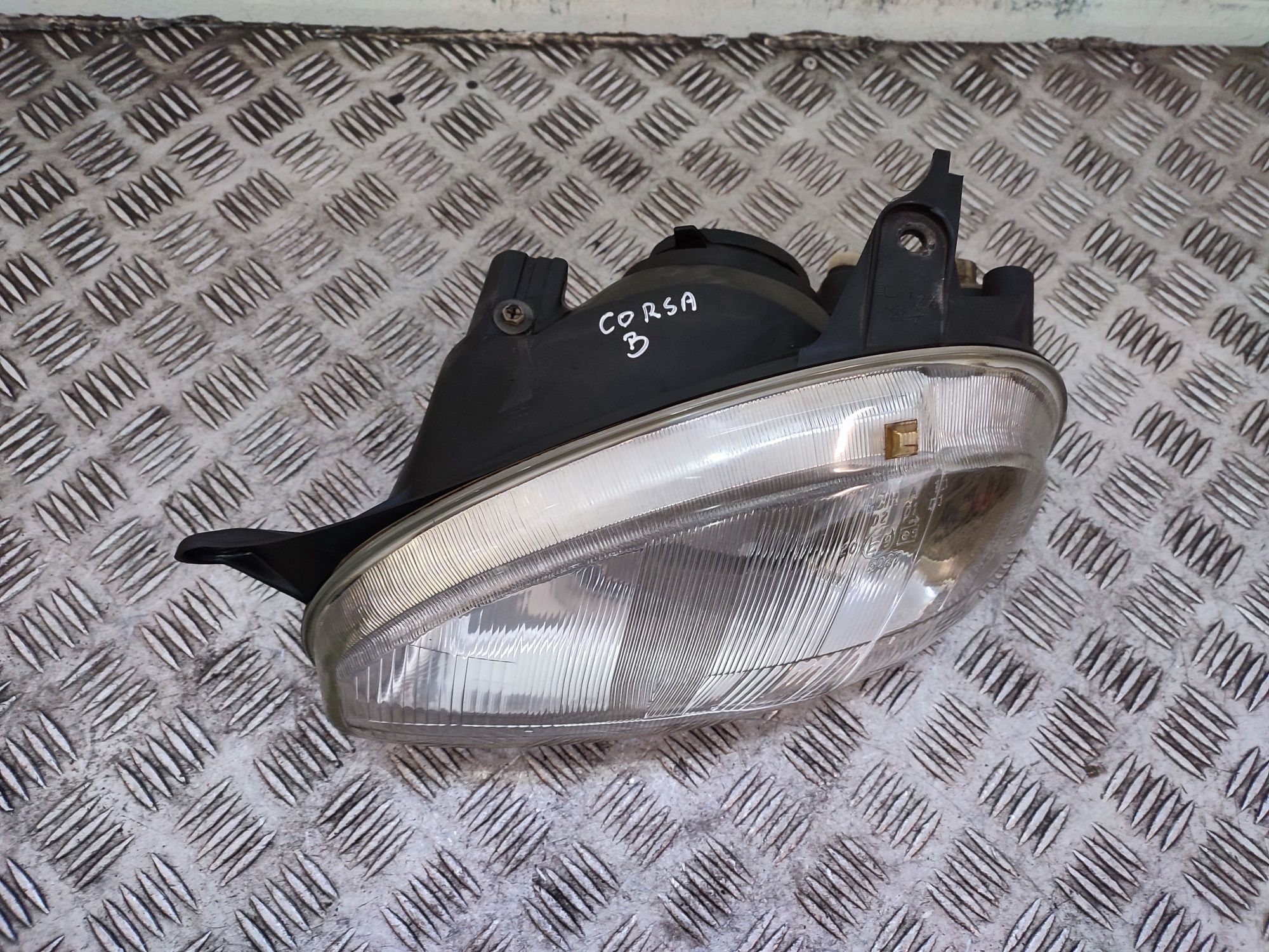 Opel Corsa B reflektor lewy lampa lewy przód przednia