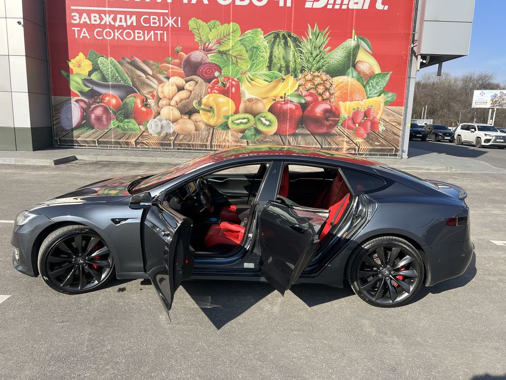 Продам Tesla p100d 2017