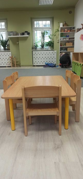 Stolik i 5 krzesełek do przedszkola, żłobka, atest od Nowa Szkoła