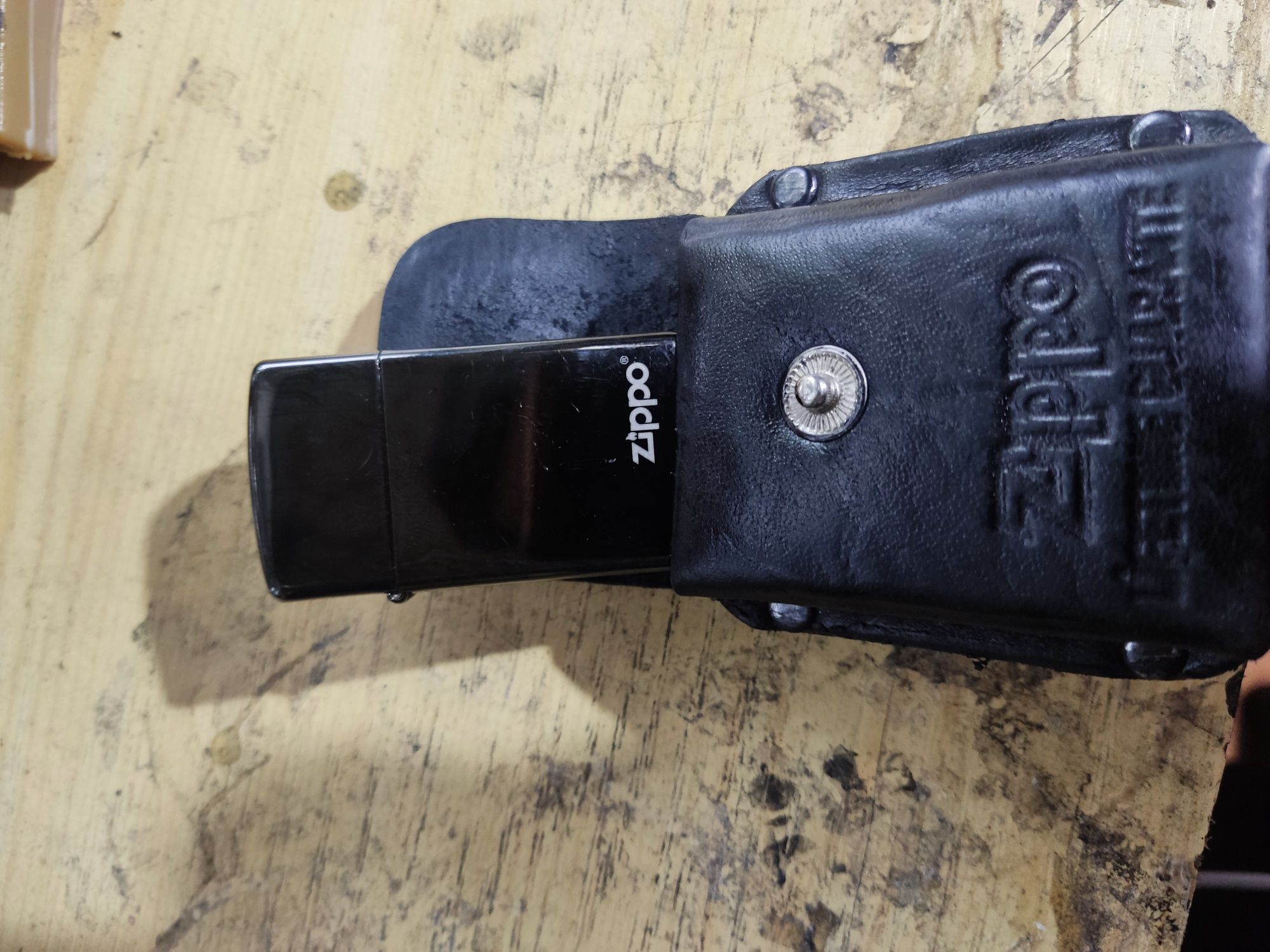 Продам зажигалку Zippo