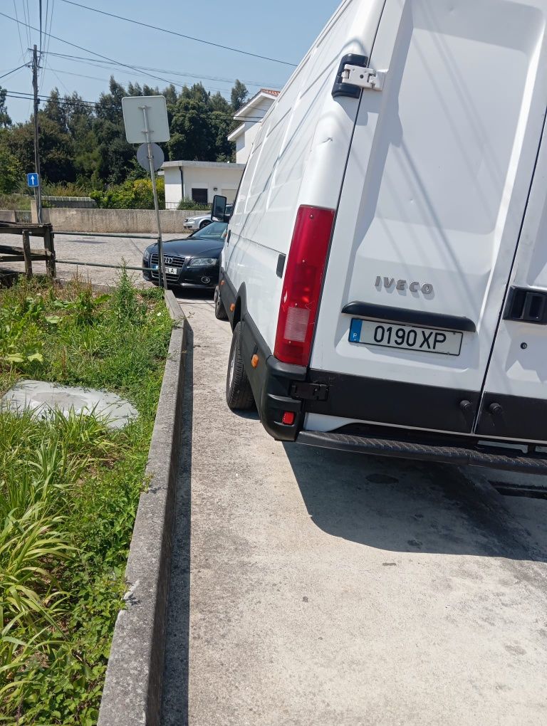 Vendo comercial IVECO turbo daily de 2004