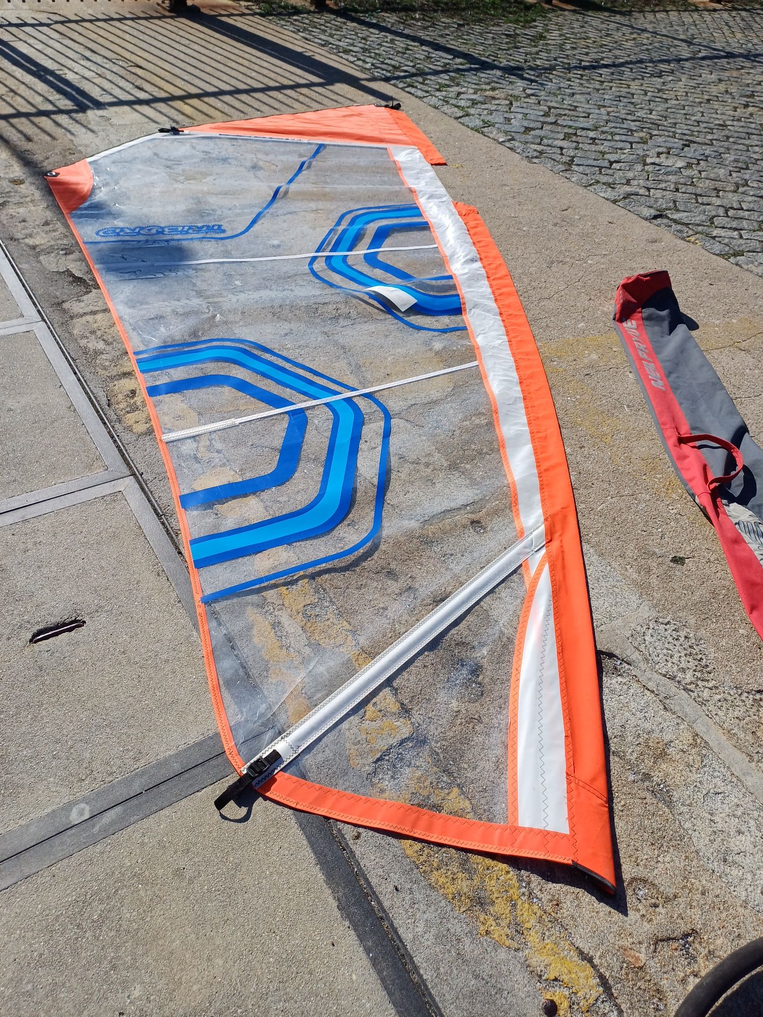 Masto, base, vela e retranca de Windsurf, tudo pelo valor anunciado