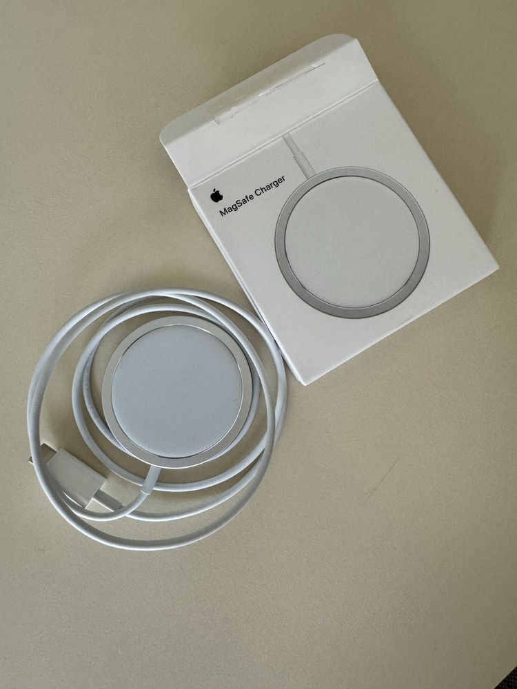 Бездротовий зарядний пристрій Apple