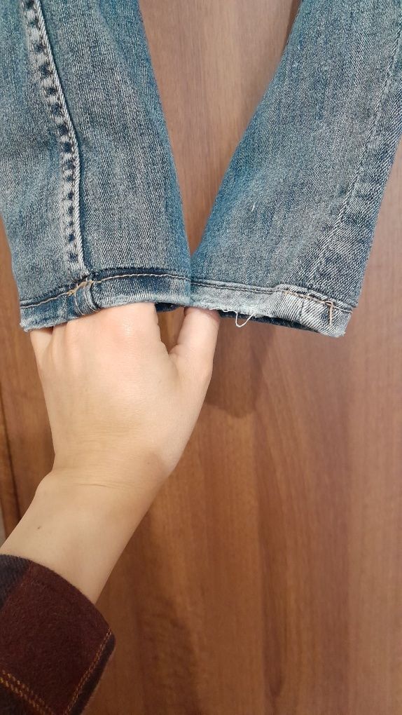 Чудові плотні прямі джинси сині