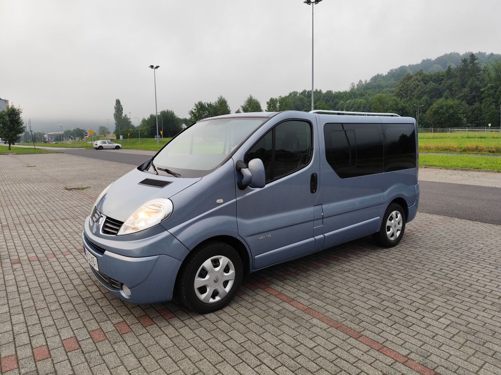 Wynajem busa Trafic 8 osobowy box bagaznik na rowery Transport osób