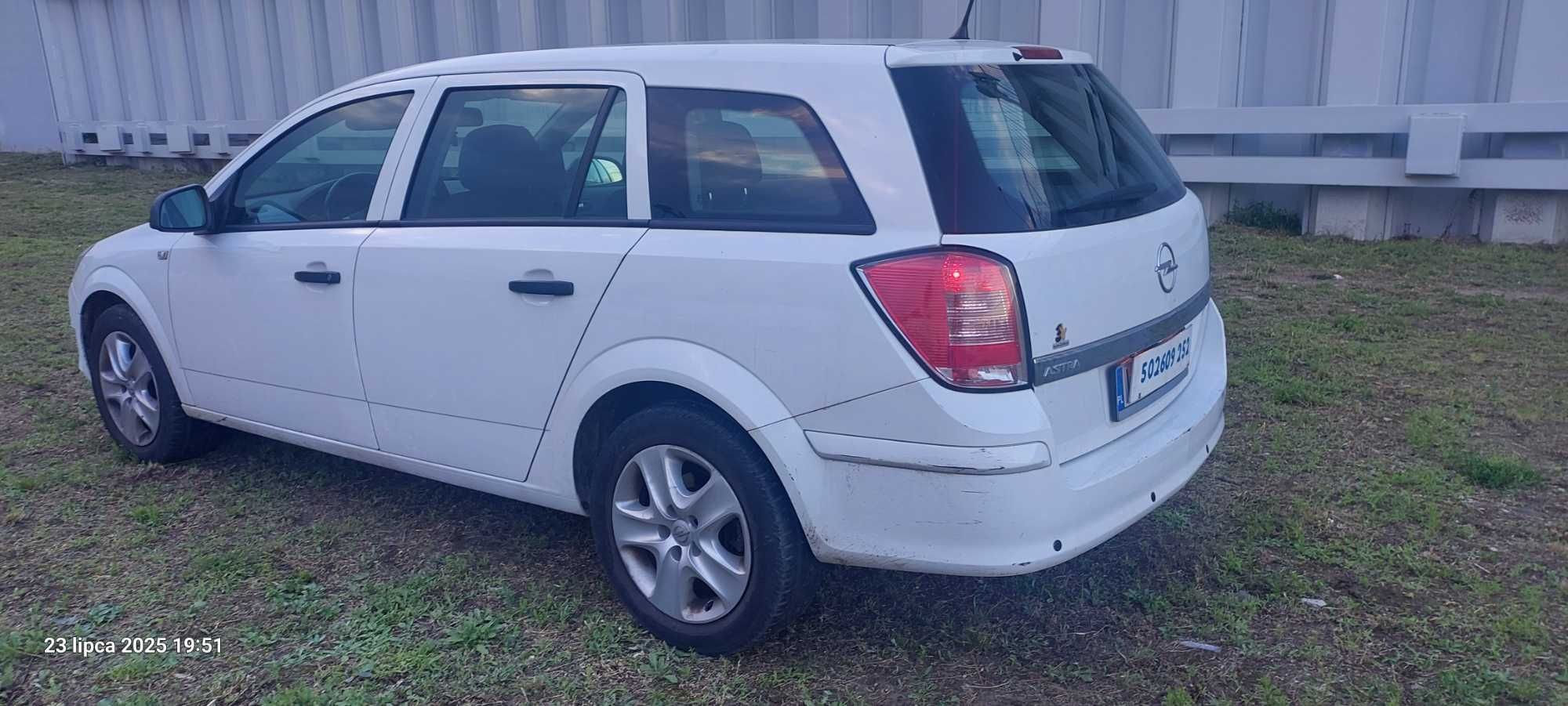 OPEL ASTRA 2012 Rok 1,6 Benzyna, mały przebieg