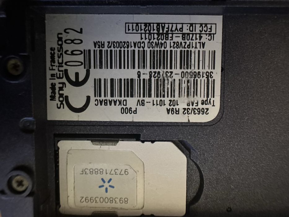 На деталі sony ericsson p900