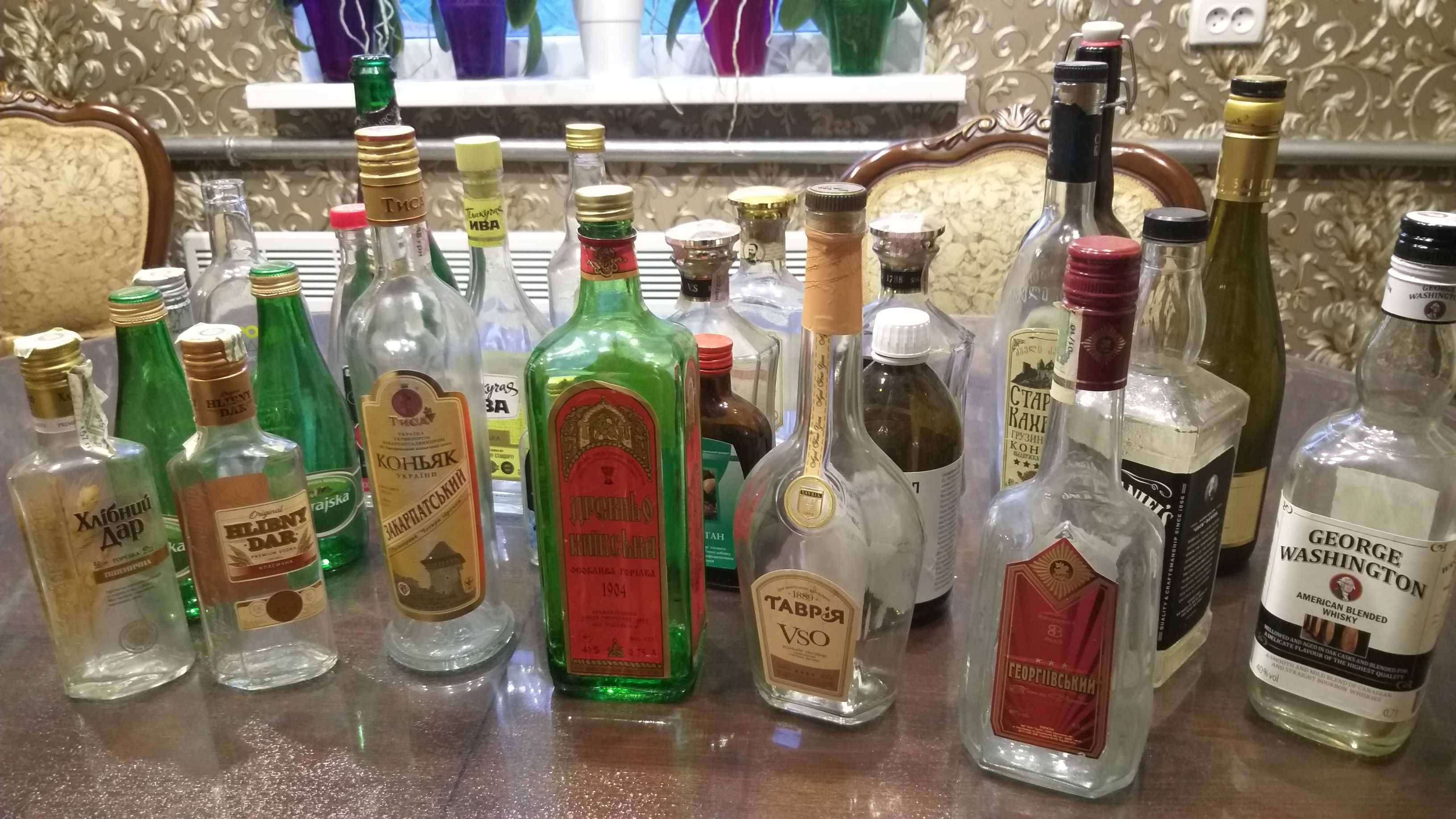 Продам бутылки разные