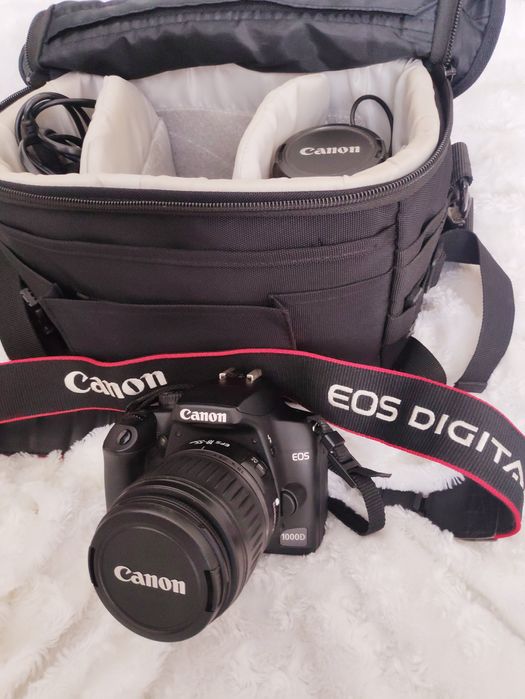 Canon EOS 1000D com acessórios