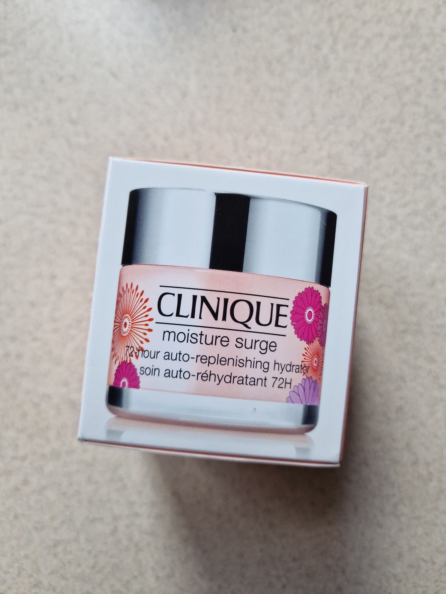 Clinique moisture surge 72H