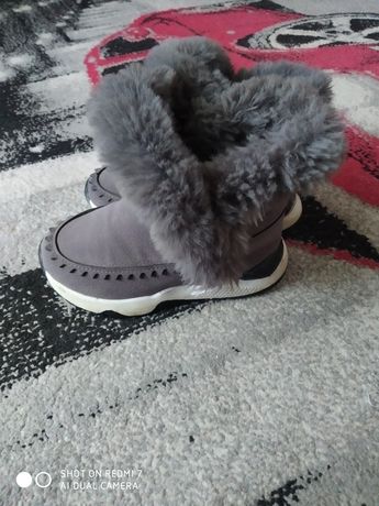 Зимове взуття для хлопчика в ідеальному стані